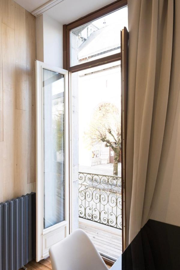 Studio Neuf, Charme De L'Ancien, Avec Balcon - 3 Etoiles, 4 Diamants Apartment บาญเญอ-เดอ-บีกอร์ ภายนอก รูปภาพ