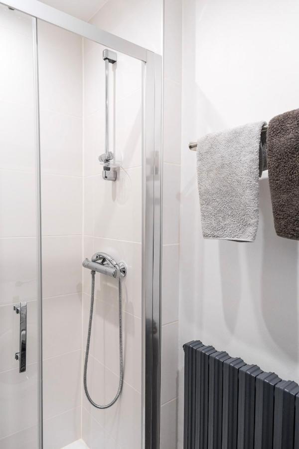 Studio Neuf, Charme De L'Ancien, Avec Balcon - 3 Etoiles, 4 Diamants Apartment บาญเญอ-เดอ-บีกอร์ ภายนอก รูปภาพ